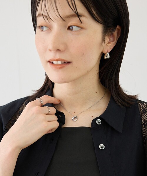 ROPE' PICNIC(ロペピクニック)の「ステンレスハートモチーフトップショートネックレス(ネックレス・レディース・ゴールド/シルバー・FREE)」の6枚目の写真