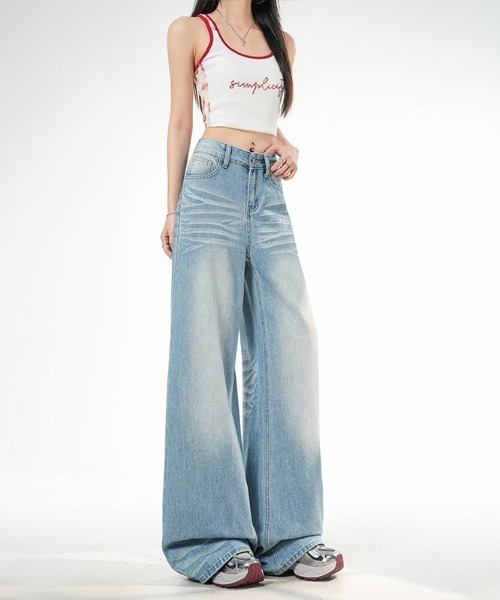 AMAJI(アマジ)の「タック入り ワイドデニムパンツ(デニムパンツ・レディース・ライトブルー・SMALL/MEDIUM/LARGE/X-LARGE)」の2枚目の写真