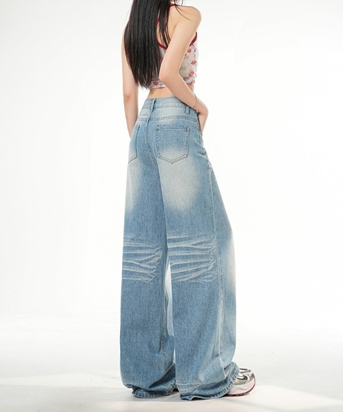 AMAJI(アマジ)の「タック入り ワイドデニムパンツ(デニムパンツ・レディース・ライトブルー・SMALL/MEDIUM/LARGE/X-LARGE)」の4枚目の写真
