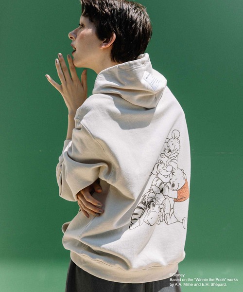 MARECHAL TERRE(マルシャルテル)の「くまのプーさん / フーディー / MARECHAL TERRE(パーカー・レディース・グレー/ネイビー/グレイッシュベージュ/チャコールグレー・MEDIUM)」の1枚目の写真