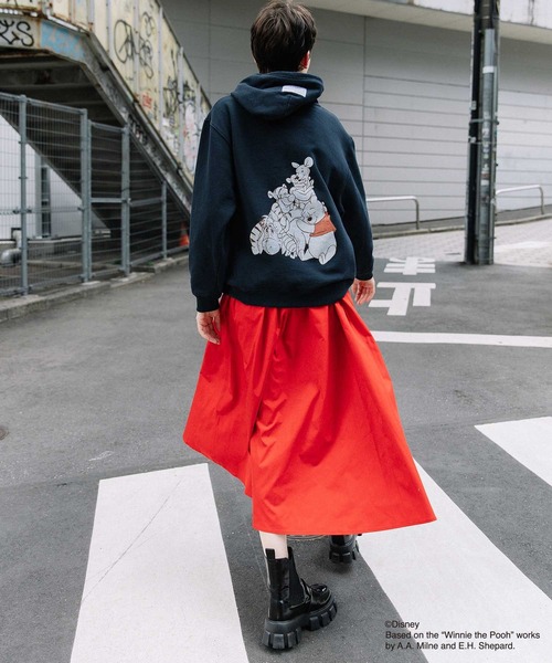 MARECHAL TERRE(マルシャルテル)の「くまのプーさん / フーディー / MARECHAL TERRE(パーカー・レディース・グレー/ネイビー/グレイッシュベージュ/チャコールグレー・MEDIUM)」の5枚目の写真