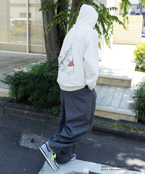 MARECHAL TERRE(マルシャルテル)の「くまのプーさん / フーディー / MARECHAL TERRE(パーカー・レディース・グレー/ネイビー/グレイッシュベージュ/チャコールグレー・MEDIUM)」の15枚目の写真
