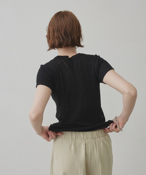 uchi.(ウチ)の「シアー編み半袖ヘンリーネックニットトップス(ニット/セーター・レディース・ブラック/グレー/アイボリー/ブラウン・FREE)」の8枚目の写真