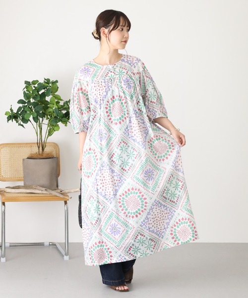 KILKI(キルキー)の「kilki 半袖ヘンリーネックワンピース スクエアベジタブル(ワンピース・レディース・ブラック系/ホワイト系・FREE)」の1枚目の写真