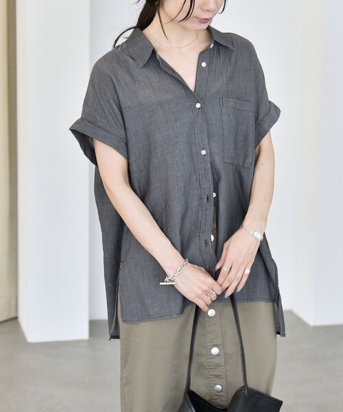 quaranciel(カランシエル)の「quaranciel:〈手洗い可能〉シアー デニム フレンチスリーブ レギュラー シャツ(シャツ/ブラウス・レディース・ブルー/ライトブルー/ブラック・ONE SIZE)」の1枚目の写真