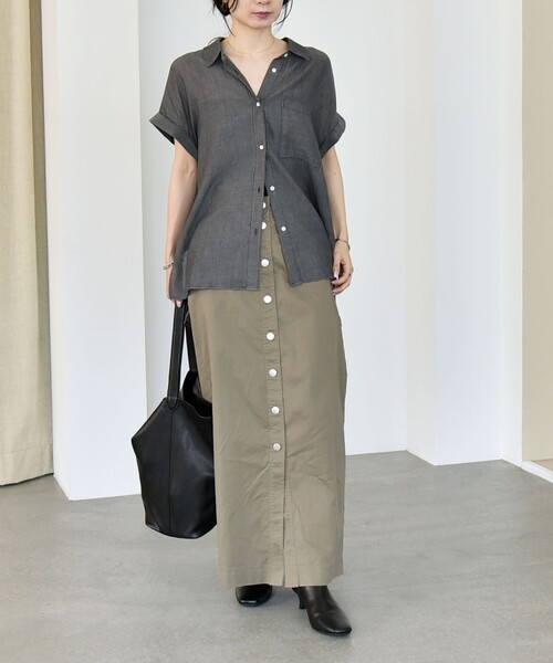 quaranciel(カランシエル)の「quaranciel:〈手洗い可能〉シアー デニム フレンチスリーブ レギュラー シャツ(シャツ/ブラウス・レディース・ブルー/ライトブルー/ブラック・ONE SIZE)」の4枚目の写真