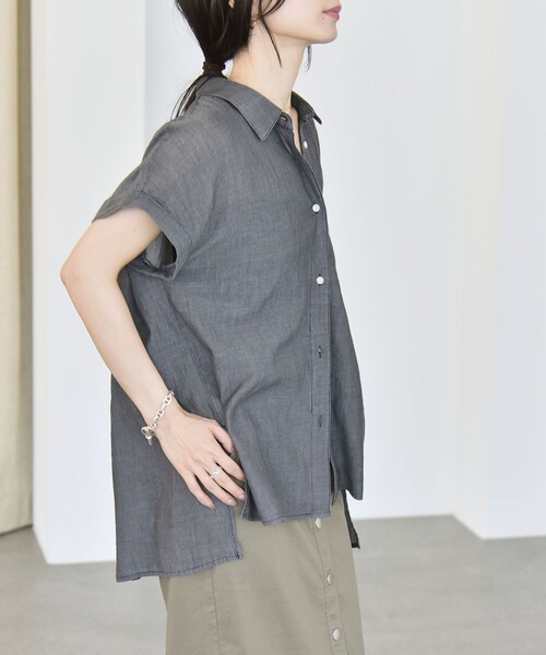 quaranciel(カランシエル)の「quaranciel:〈手洗い可能〉シアー デニム フレンチスリーブ レギュラー シャツ(シャツ/ブラウス・レディース・ブルー/ライトブルー/ブラック・ONE SIZE)」の7枚目の写真