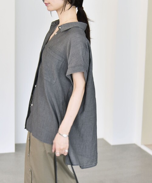 quaranciel(カランシエル)の「quaranciel:〈手洗い可能〉シアー デニム フレンチスリーブ レギュラー シャツ(シャツ/ブラウス・レディース・ブルー/ライトブルー/ブラック・ONE SIZE)」の10枚目の写真