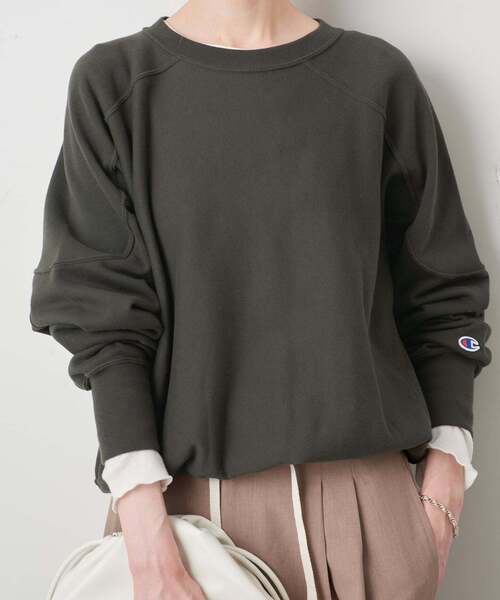 Champion(チャンピオン)の「Champion/チャンピオン SLOBE別注 ラグランスウェット(スウェット・レディース・ブラック/ライトグレー/ブラウン/アイボリー・FREE)」の3枚目の写真