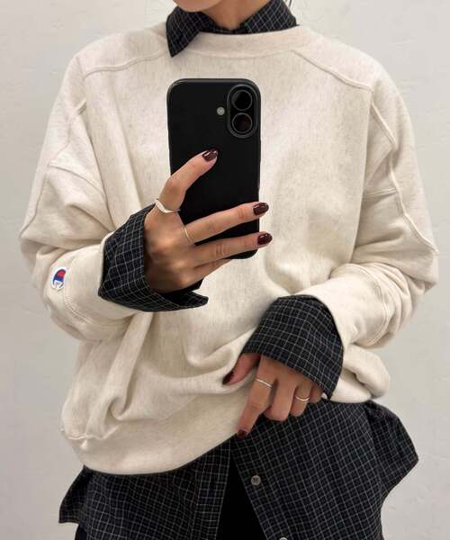 Champion(チャンピオン)の「Champion/チャンピオン SLOBE別注 ラグランスウェット(スウェット・レディース・ブラック/ライトグレー/ブラウン/アイボリー・FREE)」の5枚目の写真