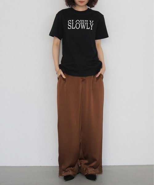 HER CLOSET(ハークローゼット)の「【HER CLOSET】SLOWLY ロゴTシャツ SLOWLY LOGO T-SHIRT(Tシャツ/カットソー・レディース・ブラック/オフホワイト・S/L/M)」の11枚目の写真