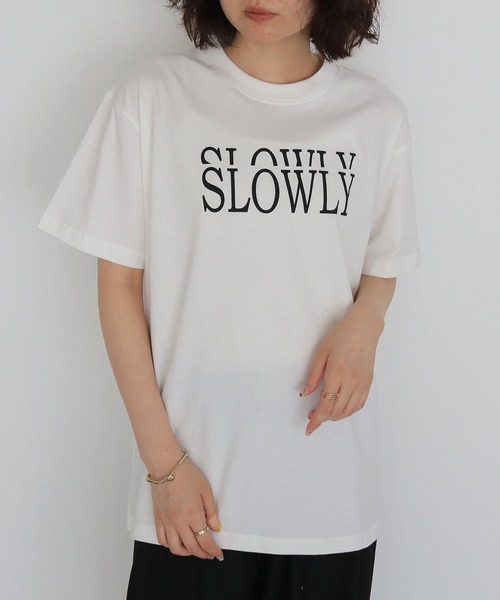 HER CLOSET(ハークローゼット)の「【HER CLOSET】SLOWLY ロゴTシャツ SLOWLY LOGO T-SHIRT(Tシャツ/カットソー・レディース・ブラック/オフホワイト・S/L/M)」の22枚目の写真