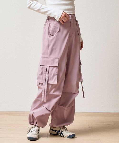 .WORKS(ドットワークス)の「合繊ツイル フラップ*紐垂れ カーゴパンツ(カーゴパンツ・レディース・ブラック/ブラウン/ピンク/カーキ・M)」の8枚目の写真