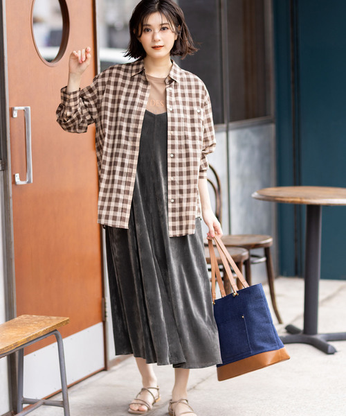 Petit Honfleur（プチオンフルール）の「ベロアキャミソールワンピース（ワンピース・レディース・チャコールグレー/ブラウン・L/M）」の2枚目の写真