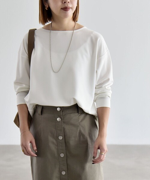 quaranciel(カランシエル)の「quaranciel:〈洗濯機可能〉カットジョーゼット ラウンドヘム ルーズ プルオーバー(Tシャツ/カットソー・レディース・チャコールグレー/ブラック/ネイビー/オフホワイト・ONE SIZE)」の2枚目の写真