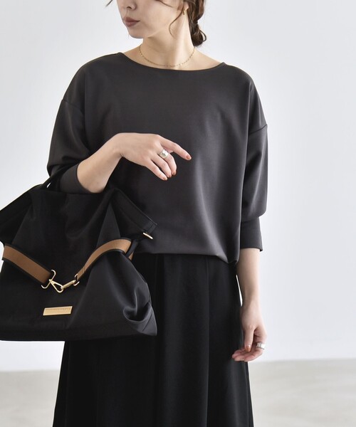 quaranciel(カランシエル)の「quaranciel:〈洗濯機可能〉カットジョーゼット ラウンドヘム ルーズ プルオーバー(Tシャツ/カットソー・レディース・チャコールグレー/ブラック/ネイビー/オフホワイト・ONE SIZE)」の3枚目の写真