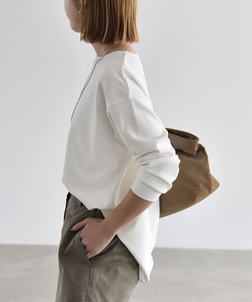 quaranciel(カランシエル)の「quaranciel:〈洗濯機可能〉カットジョーゼット ラウンドヘム ルーズ プルオーバー(Tシャツ/カットソー・レディース・チャコールグレー/ブラック/ネイビー/オフホワイト・ONE SIZE)」の9枚目の写真