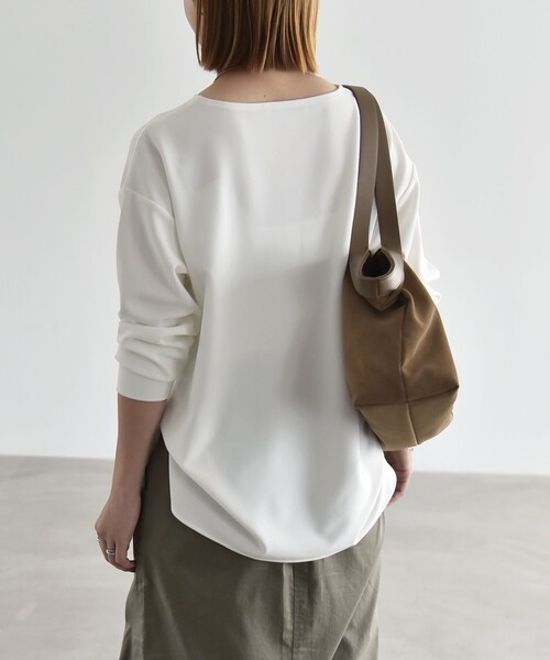 quaranciel(カランシエル)の「quaranciel:〈洗濯機可能〉カットジョーゼット ラウンドヘム ルーズ プルオーバー(Tシャツ/カットソー・レディース・チャコールグレー/ブラック/ネイビー/オフホワイト・ONE SIZE)」の10枚目の写真