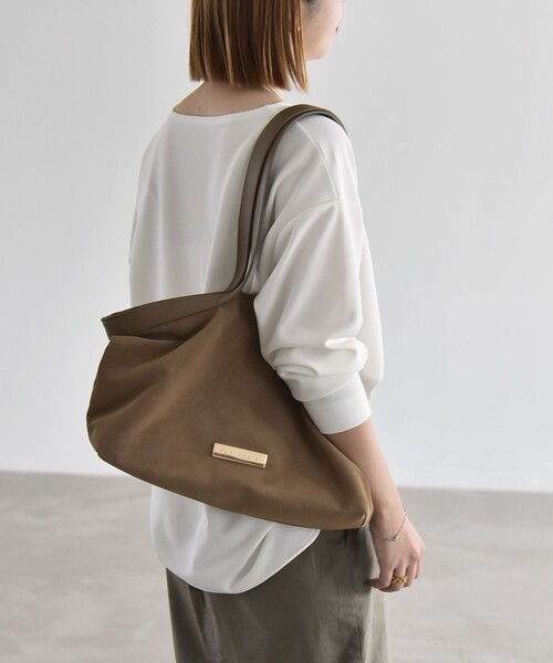 quaranciel(カランシエル)の「quaranciel:〈洗濯機可能〉カットジョーゼット ラウンドヘム ルーズ プルオーバー(Tシャツ/カットソー・レディース・チャコールグレー/ブラック/ネイビー/オフホワイト・ONE SIZE)」の12枚目の写真