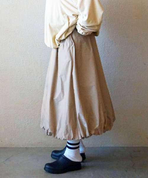 JOURNAL STANDARD LUXE(ジャーナルスタンダード ラックス)の「T's TAFFETA BALLOON SK(スカート・レディース・ベージュ/ブラック・FREE)」の2枚目の写真