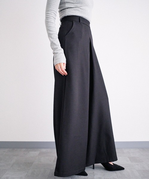 murea(ミュレア)の「センターインタックワイドパンツ(その他パンツ・レディース・アイボリー/グレー/ネイビー/ブラック・S/M)」の16枚目の写真