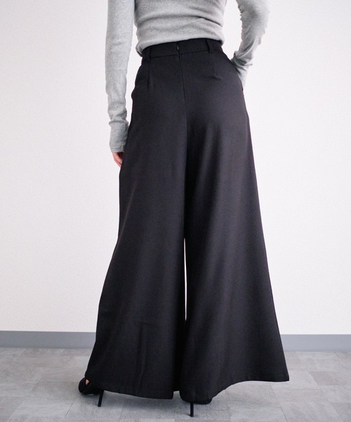 murea(ミュレア)の「センターインタックワイドパンツ(その他パンツ・レディース・アイボリー/グレー/ネイビー/ブラック・S/M)」の17枚目の写真