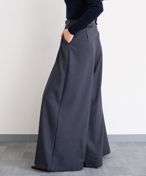 murea(ミュレア)の「センターインタックワイドパンツ(その他パンツ・レディース・アイボリー/グレー/ネイビー/ブラック・S/M)」の6枚目の写真