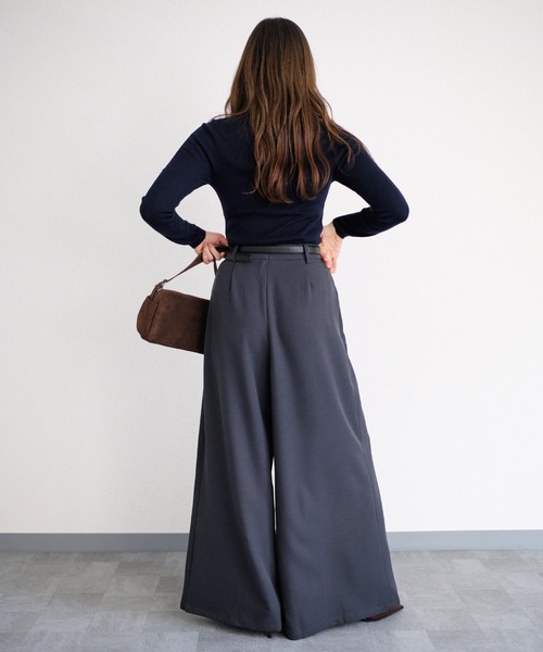murea(ミュレア)の「センターインタックワイドパンツ(その他パンツ・レディース・アイボリー/グレー/ネイビー/ブラック・S/M)」の11枚目の写真