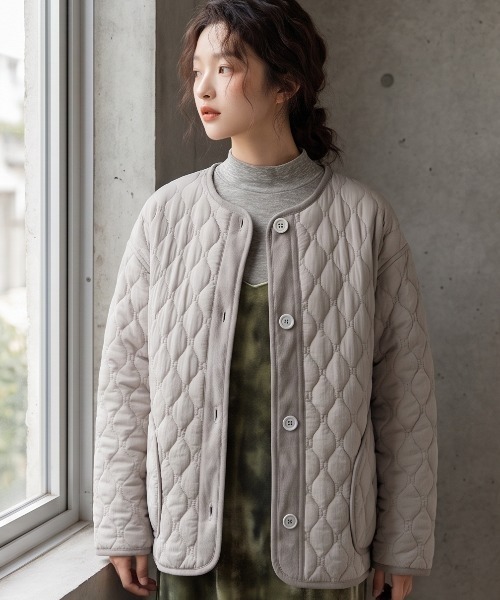 Sew loop(ソーループ)の「両面キルティング・ラウンドネック長袖中綿ジャケット(ノーカラージャケット・レディース・ブラック/グレー・FREE)」の1枚目の写真
