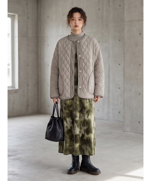 Sew loop(ソーループ)の「両面キルティング・ラウンドネック長袖中綿ジャケット(ノーカラージャケット・レディース・ブラック/グレー・FREE)」の3枚目の写真