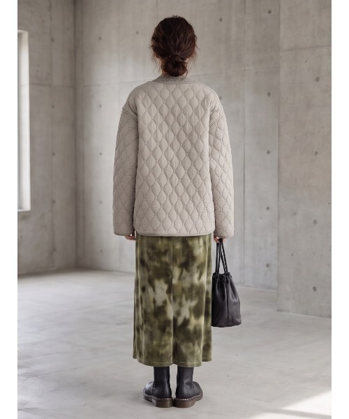 Sew loop(ソーループ)の「両面キルティング・ラウンドネック長袖中綿ジャケット(ノーカラージャケット・レディース・ブラック/グレー・FREE)」の5枚目の写真