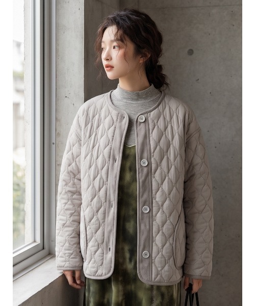Sew loop(ソーループ)の「両面キルティング・ラウンドネック長袖中綿ジャケット(ノーカラージャケット・レディース・ブラック/グレー・FREE)」の6枚目の写真