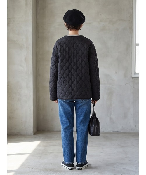Sew loop(ソーループ)の「両面キルティング・ラウンドネック長袖中綿ジャケット(ノーカラージャケット・レディース・ブラック/グレー・FREE)」の17枚目の写真