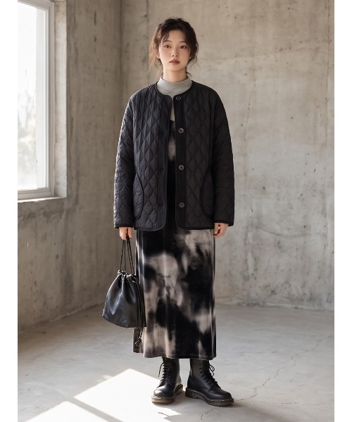 Sew loop(ソーループ)の「両面キルティング・ラウンドネック長袖中綿ジャケット(ノーカラージャケット・レディース・ブラック/グレー・FREE)」の18枚目の写真