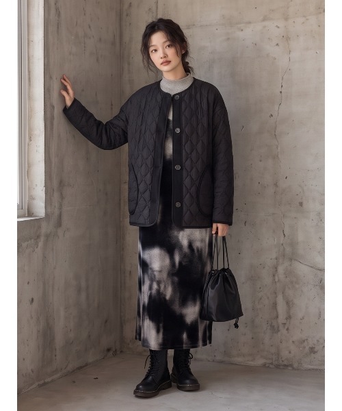 Sew loop(ソーループ)の「両面キルティング・ラウンドネック長袖中綿ジャケット(ノーカラージャケット・レディース・ブラック/グレー・FREE)」の19枚目の写真