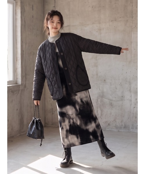 Sew loop(ソーループ)の「両面キルティング・ラウンドネック長袖中綿ジャケット(ノーカラージャケット・レディース・ブラック/グレー・FREE)」の20枚目の写真