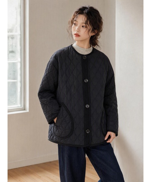 Sew loop(ソーループ)の「両面キルティング・ラウンドネック長袖中綿ジャケット(ノーカラージャケット・レディース・ブラック/グレー・FREE)」の21枚目の写真