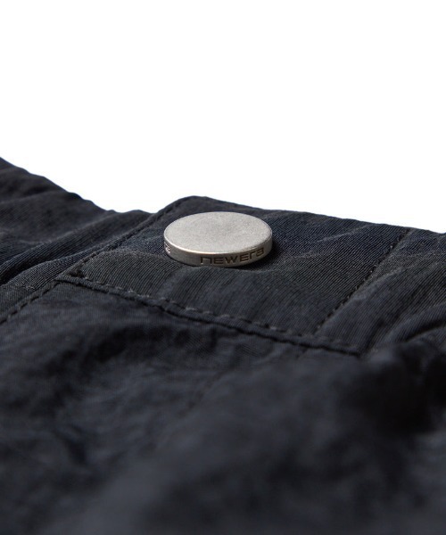 NEW ERA（ニューエラ）の「ニューエラ NEW ERA NYLON CURVED CARGO PANTS BLK（カーゴパンツ・メンズ・ブラック・LL/M）」の6枚目の写真