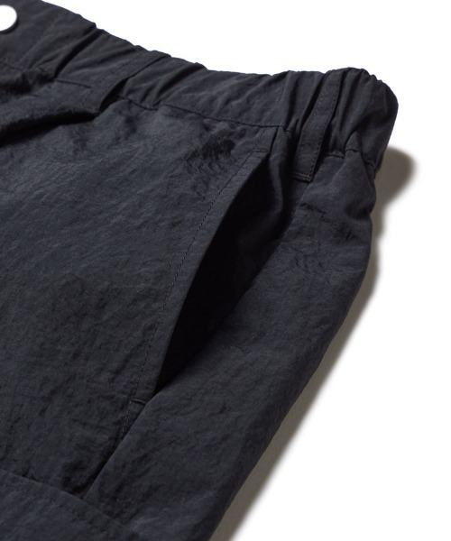 NEW ERA（ニューエラ）の「ニューエラ NEW ERA NYLON CURVED CARGO PANTS BLK（カーゴパンツ・メンズ・ブラック・LL/M）」の7枚目の写真