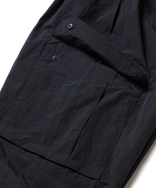 NEW ERA（ニューエラ）の「ニューエラ NEW ERA NYLON CURVED CARGO PANTS BLK（カーゴパンツ・メンズ・ブラック・LL/M）」の9枚目の写真