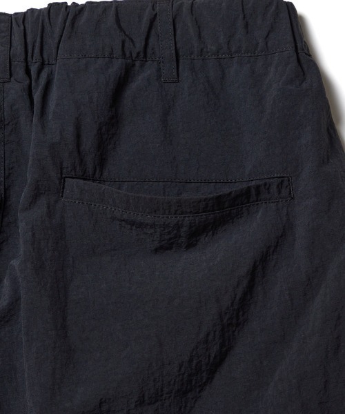 NEW ERA（ニューエラ）の「ニューエラ NEW ERA NYLON CURVED CARGO PANTS BLK（カーゴパンツ・メンズ・ブラック・LL/M）」の12枚目の写真
