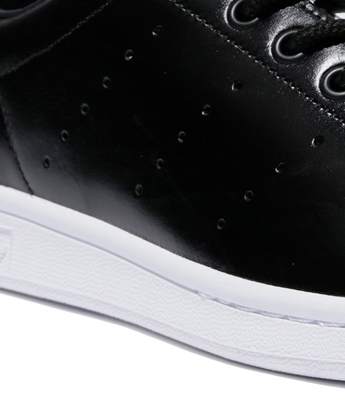adidas(アディダス)の「adidas Originals STAN SMITH "Black/White"(スニーカー・メンズ・ブラック・26.0cm/27.0cm/26.5cm/27.5cm/28.0cm/28.5cm)」の5枚目の写真