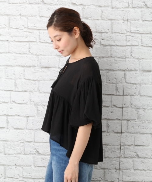 LEPSIM（レプシィム）の「ヨウリュウパフスリーブブラウスSS　748511（シャツ/ブラウス・レディース・ブラック/オフホワイト/ブルー・FREE）」の10枚目の写真