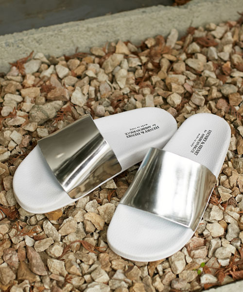 HENRY&HENRY（ヘンリーアンドヘンリー）の「HENRY&HENRY ヘンリーヘンリー 別注 メタリック シャワーサンダル （サンダル・メンズ・ブラック×ゴールド/ピンク系その他/グリーン系その他/シルバー・41/39/43）」の4枚目の写真