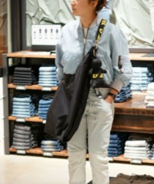 DIESEL(ディーゼル)の「X05419P1701(ショルダーバッグ・レディース・ブラック/ブルー・UNI)」の1枚目の写真