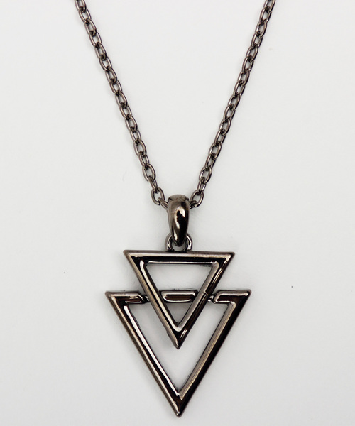 8(eight)(エイト)の「トライアングル ネックレス 三角形(ネックレス・メンズ・ブラック/シルバー/ゴールド・FREE)」の16枚目の写真