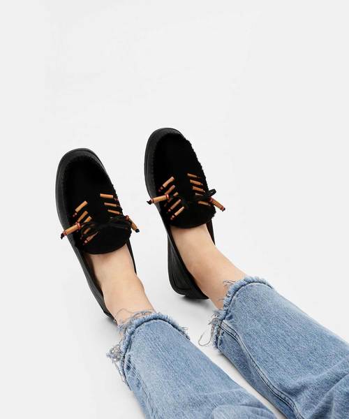 CHARLES & KEITH（チャールズ & キース）の「ファーリーモカシン / Furry Moccasins（モカシン/デッキシューズ・レディース・ブラック/ベージュ/オリーブ・22.5cm/23cm/23.5cm/24.5cm/25cm/25.5cm）」の4枚目の写真