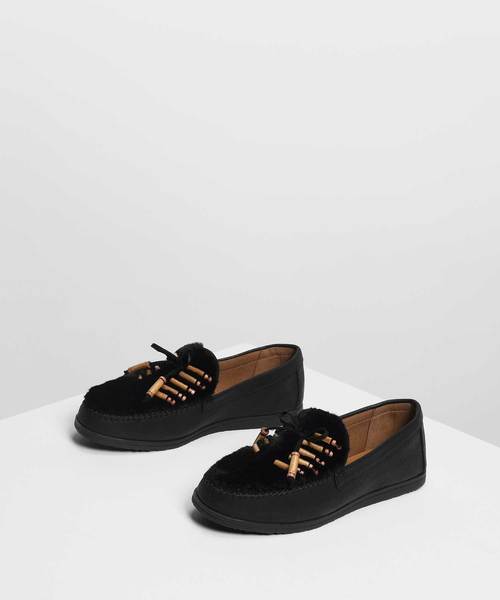 CHARLES & KEITH（チャールズ & キース）の「ファーリーモカシン / Furry Moccasins（モカシン/デッキシューズ・レディース・ブラック/ベージュ/オリーブ・22.5cm/23cm/23.5cm/24.5cm/25cm/25.5cm）」の11枚目の写真