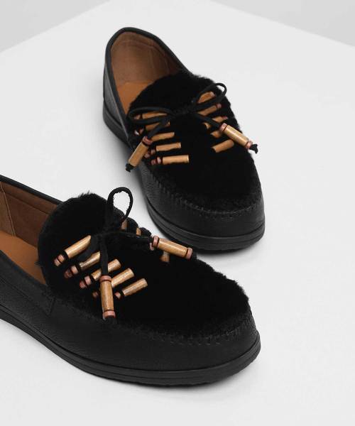 CHARLES & KEITH（チャールズ & キース）の「ファーリーモカシン / Furry Moccasins（モカシン/デッキシューズ・レディース・ブラック/ベージュ/オリーブ・22.5cm/23cm/23.5cm/24.5cm/25cm/25.5cm）」の16枚目の写真