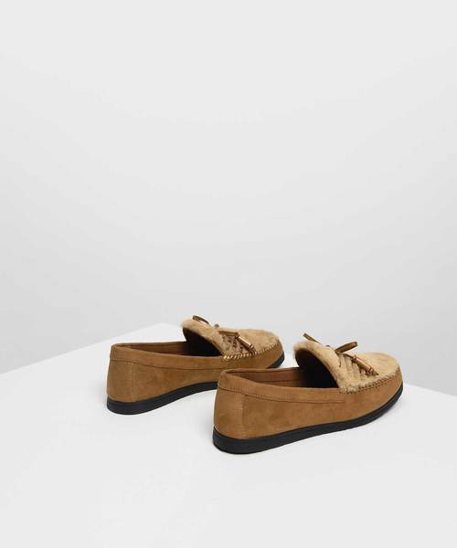 CHARLES & KEITH（チャールズ & キース）の「ファーリーモカシン / Furry Moccasins（モカシン/デッキシューズ・レディース・ブラック/ベージュ/オリーブ・22.5cm/23cm/23.5cm/24.5cm/25cm/25.5cm）」の5枚目の写真